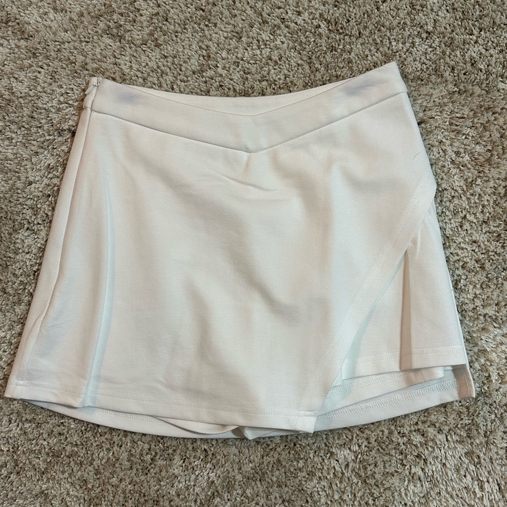 2/$25 PRINCESS POLLY Women's White Wrap Skort - Picture 2 of 4